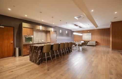 Byward Market - Parliament Hill Condo | Luxury one bedroom w patio steps from parliament