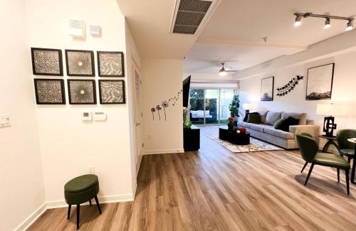 Carthay Circle Apartment | Luxury Open BD w Pool, Parking, & WD 133