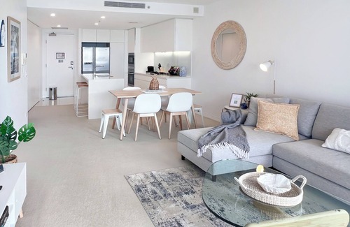 Broadbeach Apartment | Luxury Oracle Tower 2 Ocean Views 2BR Lvl28
