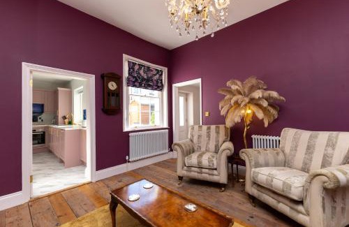 Bognor Regis Villa | Luxury pair of Georgian apartments, hot tub, sea views, sleeps 12