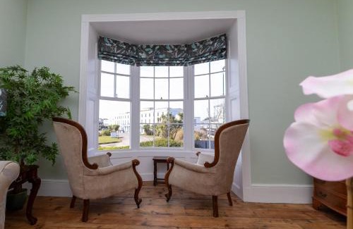 Bognor Regis Villa | Luxury pair of Georgian apartments, hot tub, sea views, sleeps 12