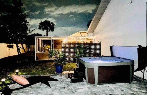 Caloosahatchee House | Luxury Paradise Apartment
