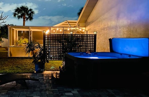 Caloosahatchee House | Luxury Paradise Apartment