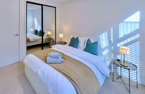 Port Melbourne House | Luxury Parkside 4 level Townhouse