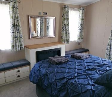 New Forest District Resort | LUXURY PEACEFUL LODGE on edge of New Forest and 800m from sea ENTERTAINMENT and LEISURE PASSES INCLUDED