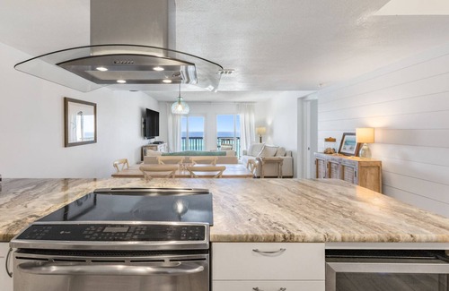 Sunnyside Condo | Luxury Penthouse, Beach Chairs, Pools, Gated Community