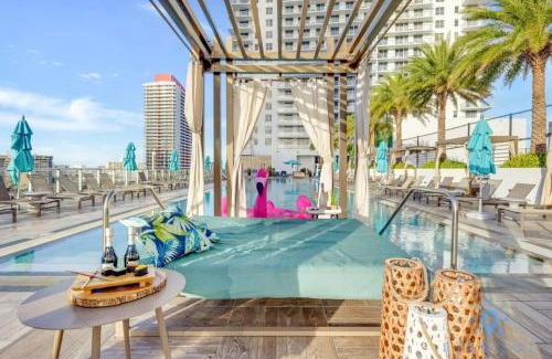 Hollywood South Central Beach Apartment | Luxury Penthouse -Awesome Views-Pools - Free Parking