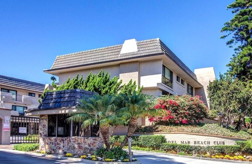 Solana Beach Condo | Luxury Penthouse Beachfront Getaway - Spa, Air conditioning, High speed Wifi.