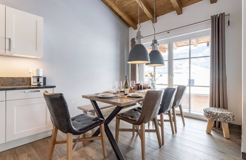 Walchen Apartment | Luxury penthouse in Piesendorf with wellness