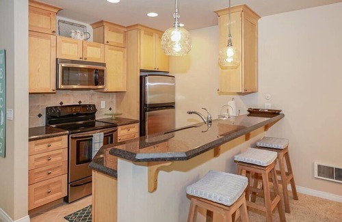 Townsite Condo | Luxury Penthouse -Panoramic Ocean Views 4 queen beds -North Coast Village G312