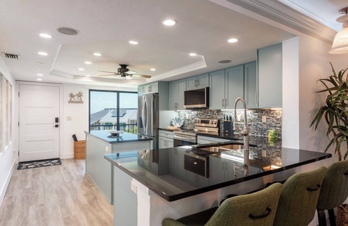 Sanibel Condo | Luxury Penthouse Pointe Santo Condo with Private Roof Deck