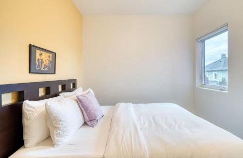 Hosford-Abernethy House | Luxury Penthouse - Rooftop Deck - 3BR - AC