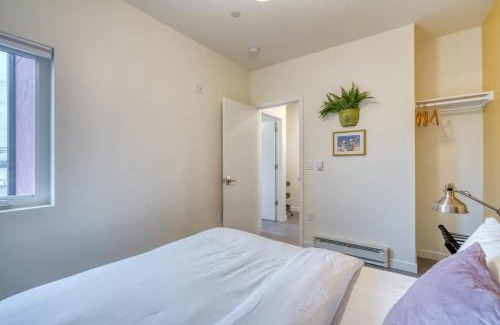 Hosford-Abernethy House | Luxury Penthouse - Rooftop Deck - 3BR - AC