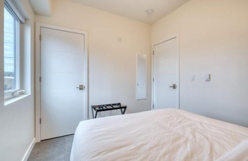 Hosford-Abernethy House | Luxury Penthouse - Rooftop Deck - 3BR - AC
