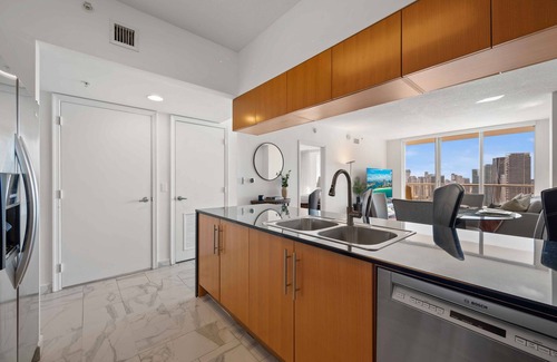 Edgewater Condo | Luxury Penthouse- Stunning Bay, Ocean & City View