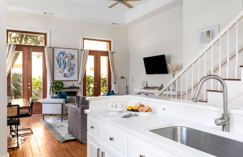 Charleston Historic District House | Luxury Pied-à-terre in Charleston's French Quarter!