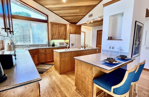Fern Valley House | Luxury Pinnacle Home -View, Spa ,Ping-Pong for 16