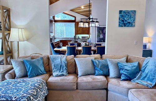 Fern Valley House | Luxury Pinnacle Home -View, Spa ,Ping-Pong for 16