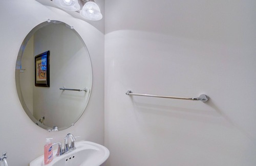 Beachway Estates House | Luxury Pompano beach Vacation With Pool & minutes to beach.