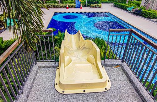 Kampung Pinang Baik Apartment | Luxury Pool at M-Luna by HCK