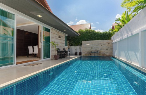 Na Kluea Villa | Luxury Pool Villa A23 3BR/8 Persons