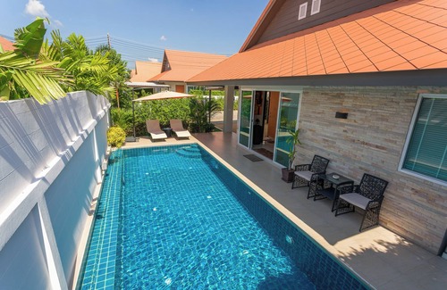 Na Kluea Villa | Luxury Pool Villa A23 3BR/8 Persons