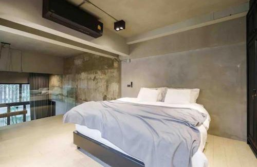 Sukhumvit Villa | Luxury Pool Villa with Jacuzzi & Lift by Thonglor