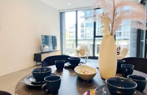Lidcombe Apartment | Luxury Poolside 2 bedroom Apt in Olympic park