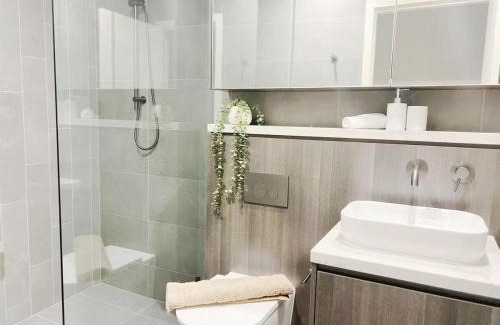 Lidcombe Apartment | Luxury Poolside 2 bedroom Apt in Olympic park