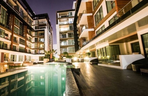 Pattaya Bay Apartment | Luxury Poolside in the Heart of Pattaya