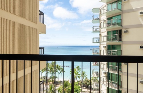 Waikiki Condo | Luxury, Prime Location, Free Parking