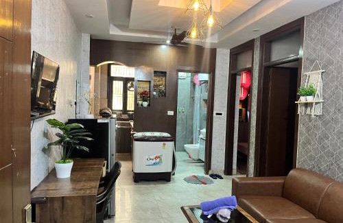 South West Apartment | Luxury Private 3BHK Flat Delhi Airport Wi-Fi Free Parking 101