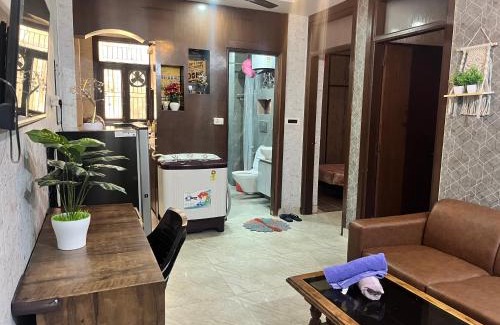 South West Apartment | Luxury Private 3BHK Flat Delhi Airport Wi-Fi Free Parking 101