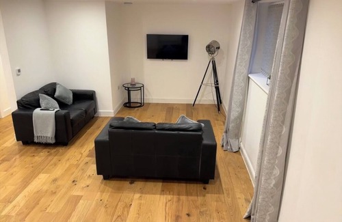 Winterbourne House | Luxury private bungalow in Winterbourne