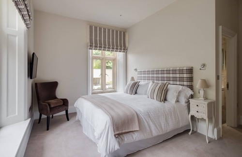 Winchcombe Cabin | Luxury Private Hotel Home, Sleeping 24 Guests