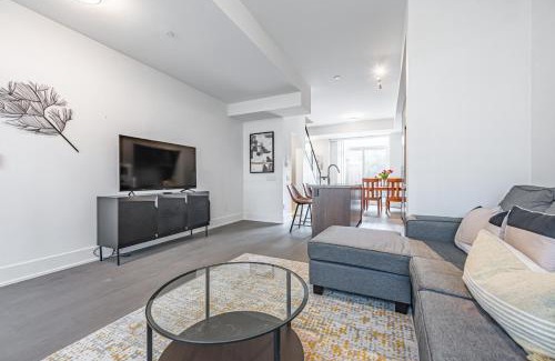 Downtown Toronto Apartment | Luxury Property in Downtown Core walk to CN TOWER