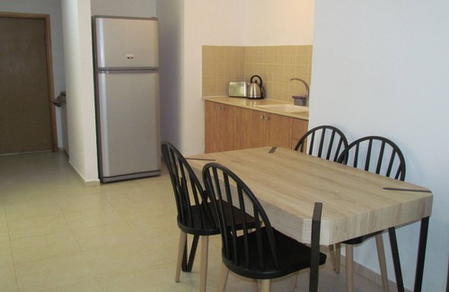 Ra'ananna Apartment | Luxury Rannana ground apartment with large garden
