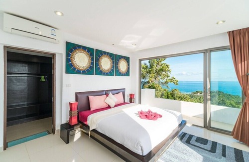 Bang Kung Villa | Luxury Retreat Awaits Exquisite Villa for Rent with Breathtaking Views.