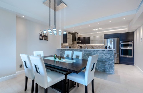 Sunny Isles Beach Condo | Luxury & recently renovated 2 bd/2 ba condo - 5 min to the beach STR01838