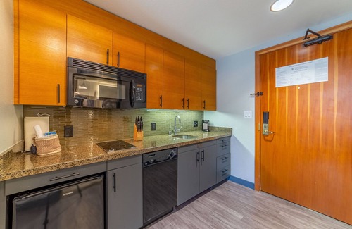 Mammoth Lakes Condo | Luxury Remodeled Monache Studio with Views