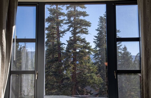 Mammoth Lakes Condo | Luxury Remodeled Monache Studio with Views