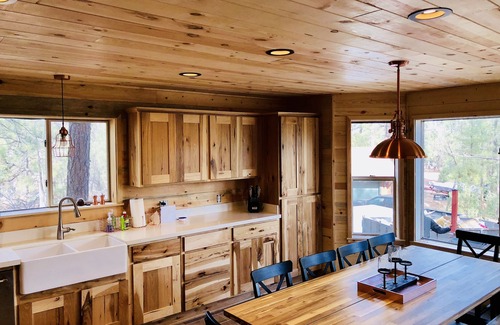 Show Low Cabin | Luxury Remote Cabin on the national forest, HUGE Game room, Hot Tub & more
