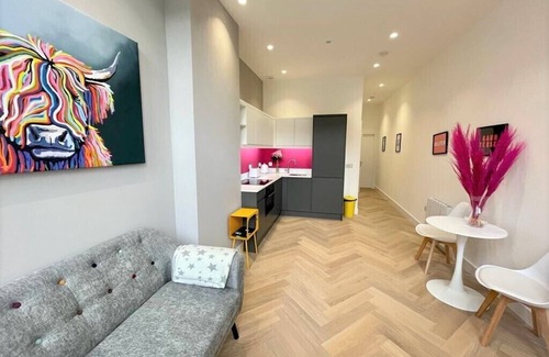 Bruntsfield Apartment | Luxury Reno'd 1 Bed Nr Bruntsfield & The Meadows