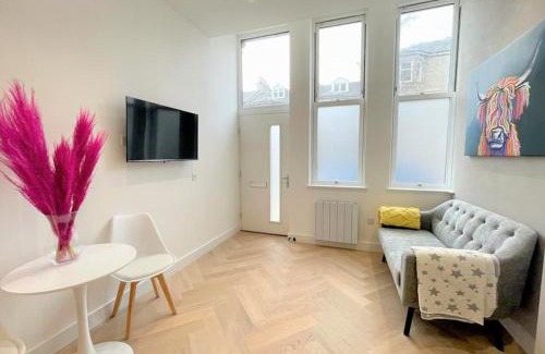 Bruntsfield Apartment | Luxury Reno'd 1 Bed Nr Bruntsfield & The Meadows