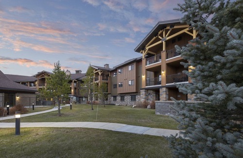 West Yellowstone Condo | Luxury Resort 3BR Condos at West Yellowstone Entrance