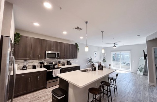 Desert Ridge Apartment | Luxury Resort Apt | Jacuzzi | Pool | Gym