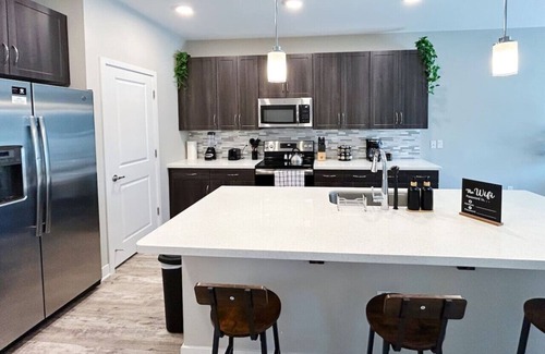 Desert Ridge Apartment | Luxury Resort Apt | Jacuzzi | Pool | Gym