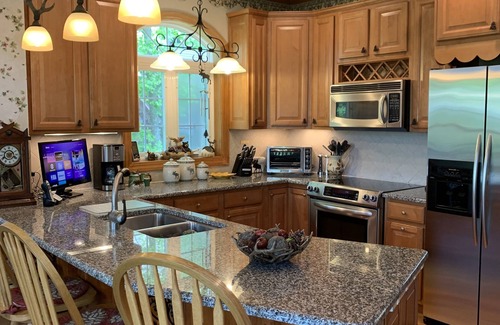 Boone House | Luxury Resort Home in the Yonahlossee Saddle Club, Spectacular Views, Hot Tub
