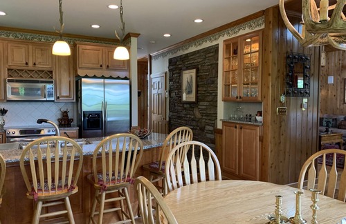 Boone House | Luxury Resort Home in the Yonahlossee Saddle Club, Spectacular Views, Hot Tub