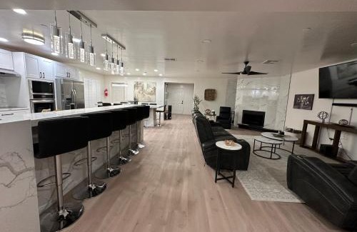 Lakeside Villa | Luxury Resort POOL/SPA/Golf/Grill/Games/Sleep 40+